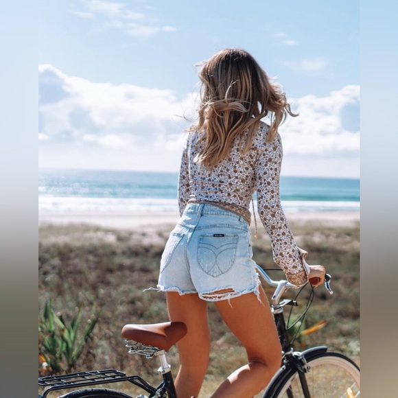 Barefoot Blonde Cropped Long Sleeve Blouse NWOT - Picture 9 of 11